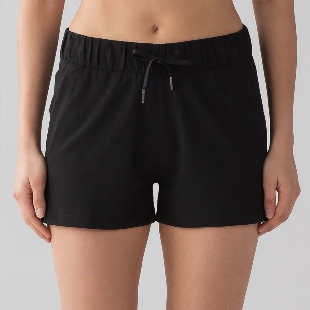 Lululemon On The Fly‎ Short Woven 2.5” in Black